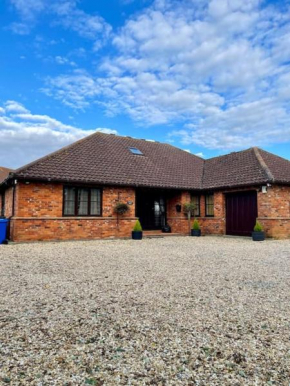 Outstanding 6 Bedroom House Cotton End, Bedford